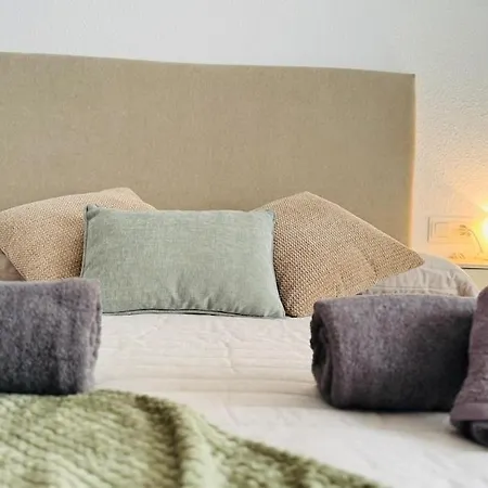 Room City Estepona Los Aticos *